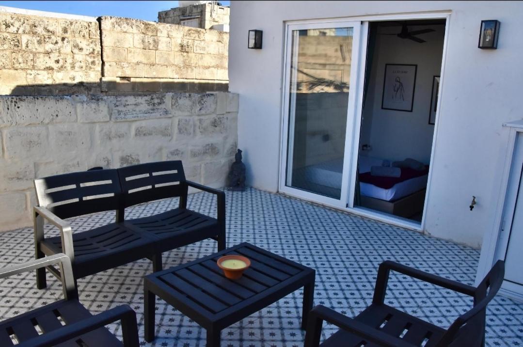 Chic Penthouse Industrial-Style Apartman Mosta Kültér fotó