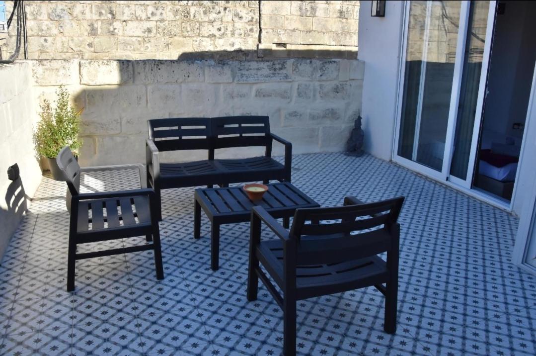 Chic Penthouse Industrial-Style Apartman Mosta Kültér fotó