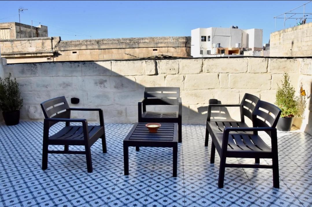 Chic Penthouse Industrial-Style Apartman Mosta Kültér fotó