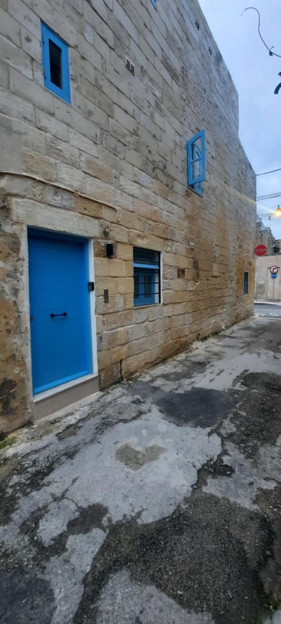 Chic Penthouse Industrial-Style Apartman Mosta Kültér fotó